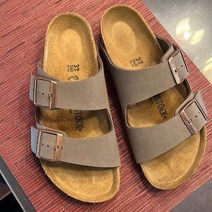 BRAND NEW!! Arizona Birkenstocks